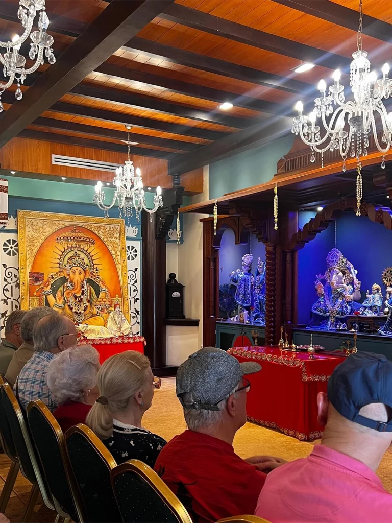 imagen de la visita de la fundación eduardo gallardo al templo hindú de ceuta 2025