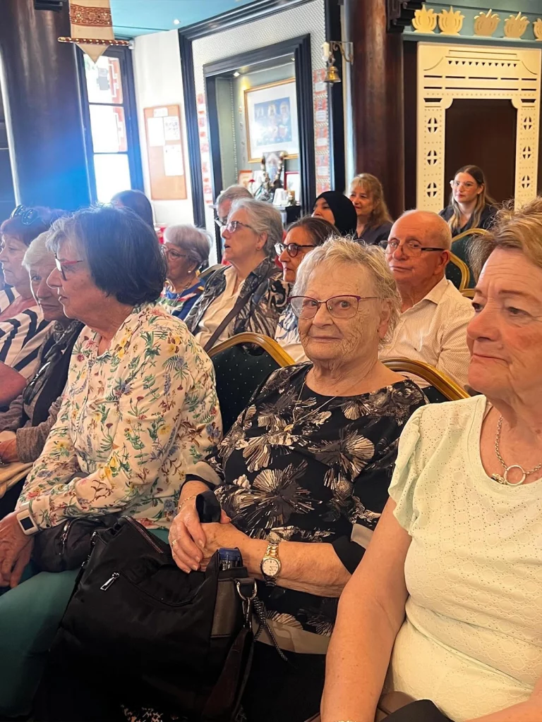 imagen de la visita de la fundación eduardo gallardo al templo hindú de ceuta 2025